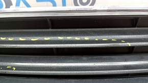 Lower grille of the front bumper of a Toyota Avalon 13-15 pre-restyling, chrome is broken, cracks in the grille