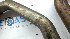 The exhaust pipe, the middle part with the barrel of Toyota Sienna 21-26, is crushed by the resonator.