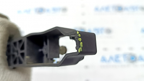 The rear left door handle mechanism of the Kia K5 21-24 has broken fasteners.