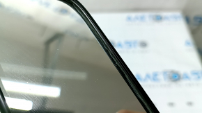 The interior mirror of the Kia K5 21-24 is black and empty, with amalgam peeling off.