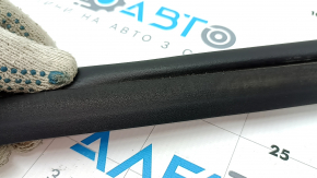 The front right door seal for a Kia K5 21-24 is worn out.