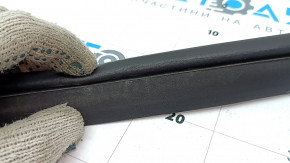 The front right door seal for a Kia K5 21-24 is worn out.