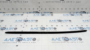 Right windshield molding VW Tiguan 09-18 scratches, scuffs