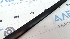 Right windshield molding VW Tiguan 09-18 scratches, scuffs