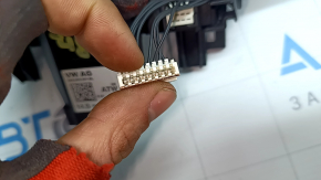 The steering column switch assembly for the VW Tiguan 2009-2018 is worn out.