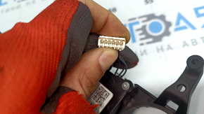 The steering column switch assembly for the VW Tiguan 2009-2018 is worn out.