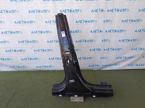 The right center pillar of a Volvo XC60 18-26 has been cut off.