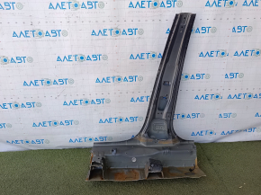 The right center pillar of a Volvo XC60 18-26 has been cut off.