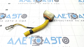 The chip for the SRS airbag module and airbag computer of the Kia K5 21-24 is large.