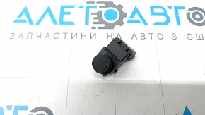 Rear bumper parking sensors inside the Kia Niro 23-26