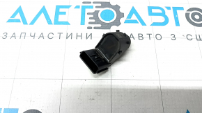 Rear bumper parking sensors inside the Kia Niro 23-26