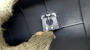 Kia Niro 23-26 HEV, PHEV black lower right center pillar trim, crack in mount, scratch