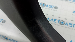 Kia Niro 23-26 HEV, PHEV black lower right center pillar trim, crack in mount, scratch