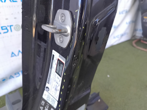 The central left body pillar of a BMW X3 G01 18-24 is sawn off, there are bumps and dents.