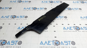 Volvo XC90 16-26 front left side door trim scratch