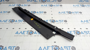 Volvo XC90 16-26 front left side door trim scratch