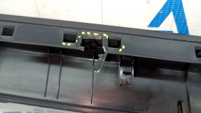 Kia Niro 23-26 front panel center lower trim scratches