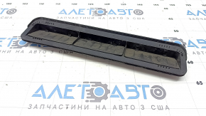 The central ventilation shield of the Jeep Compass 17-26 is broken.