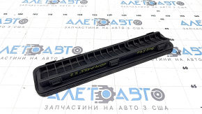 The central ventilation shield of the Jeep Compass 17-26 is broken.