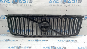Black grille with Volvo XC90 16-19 badge, chrome frame, under the camera