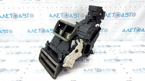 The heater housing for the Jeep Compass 22-26 air conditioner (auto, dual zone) is broken.