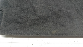 The trunk floor of a Hyundai Tucson 16-21 is black, worn, and the fabric is peeling off.