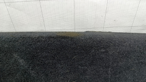 The trunk floor of a Hyundai Tucson 16-21 is black, worn, and the fabric is peeling off.