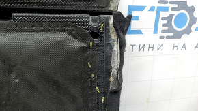 The trunk floor of a Hyundai Tucson 16-21 is black, worn, and the fabric is peeling off.