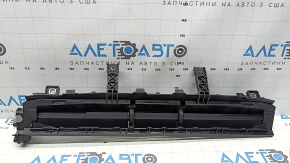 Lower radiator deflector blinds for the Porsche Cayenne 19-23