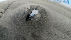 The rear right fender liner of a Hyundai Tucson 19-21 has torn fasteners.
