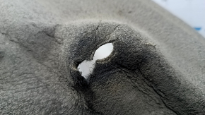 The rear right fender liner of a Hyundai Tucson 19-21 has torn fasteners.