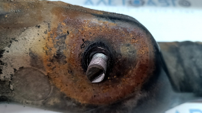 The rear subframe of a Toyota Prius 50 19-22 AWD is rusty, the inserts are torn off.