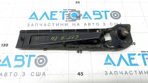 The right side sill light bracket for the BMW X7 G07 19-26 is broken.