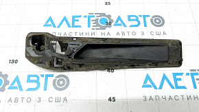 The right side sill light bracket for the BMW X7 G07 19-26 is broken.