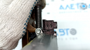 The driver's seat lift adjustment motor for the BMW X7 G07 19-26 is corroded.