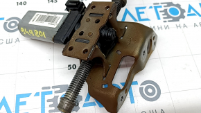 The driver's seat lift adjustment motor for the BMW X7 G07 19-26 is corroded.