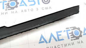The front bumper lip of the Honda Civic XI FE/FL 22-26 is worn out.