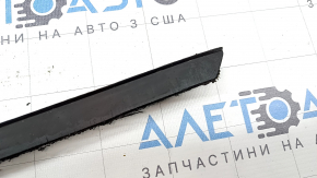 The front bumper lip of the Honda Civic XI FE/FL 22-26 is worn out.