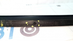 The rear right door seal of a Honda Civic XI FE/FL 22-26 4d has torn fasteners.