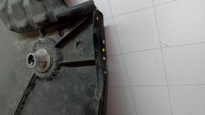 The right underbody protection of Toyota Prius 50 19-22 is worn out.