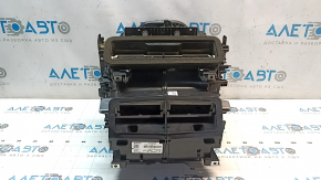The bare heater housing of the Volvo XC60 18-26 air conditioner for the rear row air conditioning, broken guide