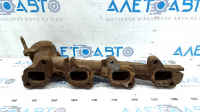 Right exhaust manifold for a 2009-2013 Dodge Challenger 5.7" (5.7L) is rusty.