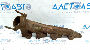 Right exhaust manifold for a 2009-2013 Dodge Challenger 5.7" (5.7L) is rusty.