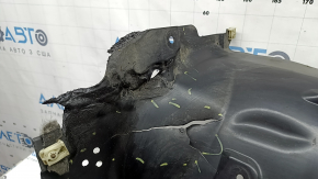 The front right rear fender liner of the BMW X3 G01 18-24 is melted and has cracks.
