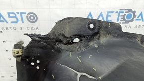 The front right rear fender liner of the BMW X3 G01 18-24 is melted and has cracks.