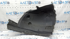 The front right rear fender liner of the BMW X3 G01 18-24 is melted and has cracks.