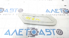 The left front bumper reflector of the Audi Q5 80A 18-20 is peeling off and broken.