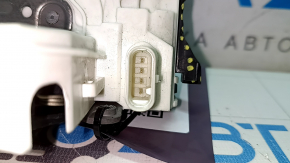 The rear right door lock of a Mercedes CLA 14-19 has a broken mount.