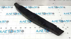 The right door-wing seal of the Hyundai Sonata 11-15 has a torn coating.