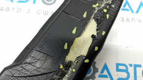 The right door-wing seal of the Hyundai Sonata 11-15 has a torn coating.